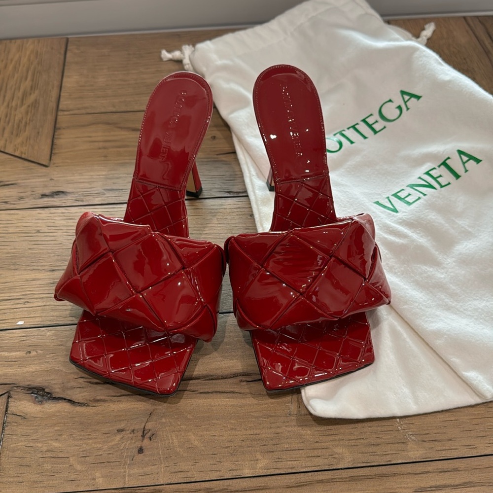Bottega Veneta 36 patent cherry red lido sandals